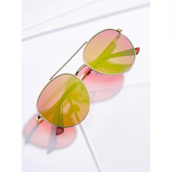 NEW! Mirrored Aviator Sunglasses - Picture 3 of 3